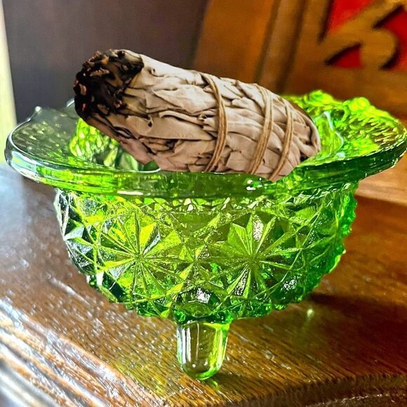 Vintage Smith Glass Daisy and Button Green Footed Ashtray Incense Trinket Bowl - Picture 15 of 15